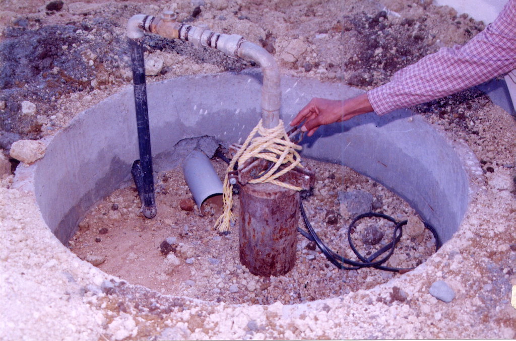 ಜಲಜಾಗೃತಿ(2) ಅಂತರ್ಜಲಕ್ಕೆ ಕೊರೆವ ಕನ್ನ - ಕೊಳವೆ ಬಾವಿ