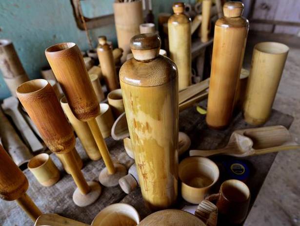 ಬಿದಿರಿನ ನೀರಿನ ಬಾಟಲಿ